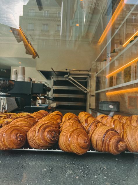 Cedric Grolet Croissant are another level 🥐 Cedric Grolet Croissant, Cedric Grolet, Cookie Shop, Edible Food, Mouth Watering, Instagram