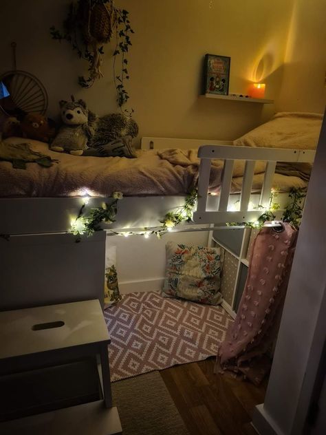 Under Bed Chill Area, Bed Above Closet, Bed With Hideout Underneath, Cool Things To Have In Your Room, Loft Bed Ideas Aesthetic, Loaf Bed, Hideout Bed, Cool Bedrooms, Cozy Kitchen Ideas