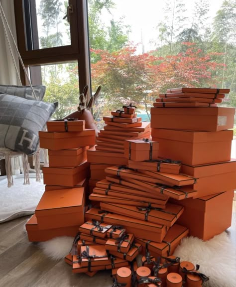 Luxury Birthday Gifts, Dream Things, Luxury Birthday, Popular Christmas Gifts, Rich Girl Lifestyle, Orange Boxes, Luxury Lifestyle Dreams, Hermes Box, Love Now