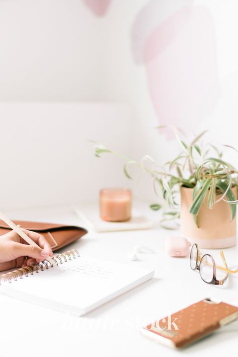 Woman writing in notebook in her home office styled stock photography from Haute Stock's Home Office Collection for female entrepreneurs.  #hautestock #workspace #stockphotography #femaleentrepreneur #blogger #socialmedia #graphicdesign Stock Photography Ideas, Brand Photography Inspiration, Styled Stock Photography, Branding Mood Board, Blogger Tips, Shooting Photo, Female Entrepreneurs, Branding Photoshoot, Presets Lightroom