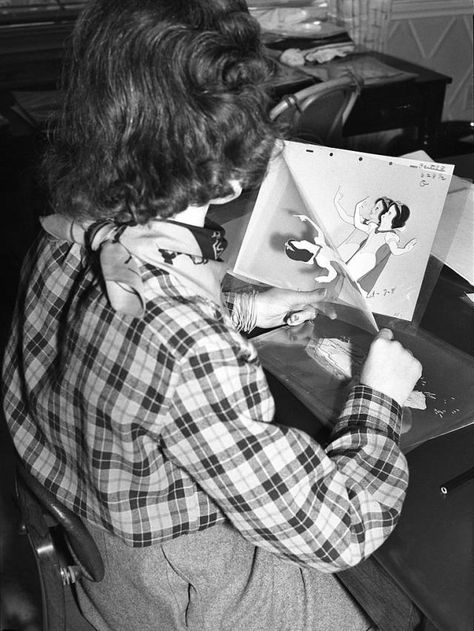 An overview of how cartoons are created using cel animation, including a description of each step of the cel animation process and definitions of animation terms. Disney Concept Art, Snow White Pictures, Cel Animation, History Of Animation, Animation Process, Walter Elias Disney, First Animation, The Seven Dwarfs, Snow White And The Seven Dwarfs