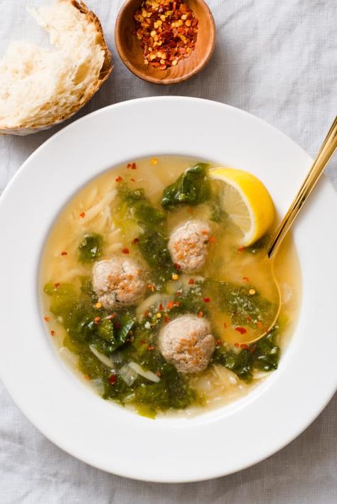 Post Image Soup Wedding, Escarole Soup, Italian Wedding Soup Recipe, Soups Stews Chilis, Recipe Soup, Recipe Italian, Gnocchi Soup, Delicious Clean Eating, Wedding Soup