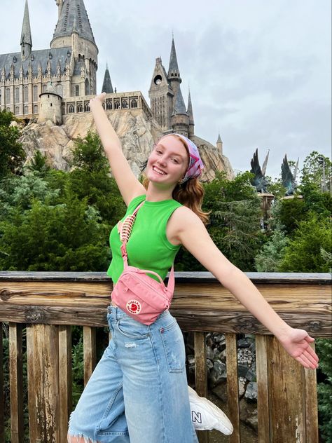 Park Outfit Spring, Universal Studios Outfit Summer, Universal Outfits, Theme Park Outfit, Disney Poses, Universal Studios Outfit, Disney Fits, Park Outfit, Theme Park Outfits