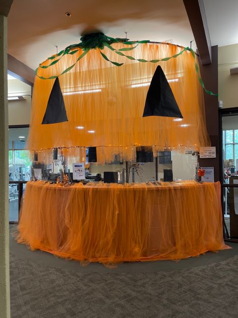 Halloween Decorations Workplace, Hospital Fall Decorations, Halloween Office Events, Halloween Business Decorations, Breakroom Halloween Decor, Office Autumn Decor, Halloween Office Hallway Decorations, Fall Outdoor Display Ideas, Reception Desk Halloween Decorations