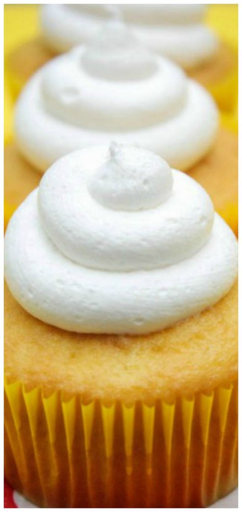 Twinkie Cupcake Recipe, Twinkie Cake Recipe Simple, Twinkie Filling Recipe, Twinkie Cake Recipe, Twinkie Cupcakes, Twinkie Cake, Specialty Cupcakes, Yummy Deserts, Gourmet Cupcakes