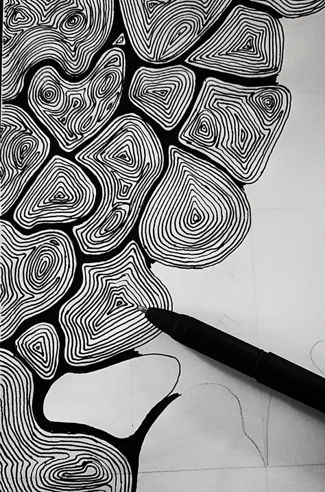 Pen Drawing Ideas, Pen Art Drawings, Geometric Design Art, White Drawing, Black Pen, Zentangle Drawings, Doodle Art Designs, A Pen, Black And White Drawing