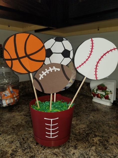 Sports Day Decoration, Sports Party Centerpieces, Sports Centerpieces, Centerpiece Birthday, Sports Party Decorations, Sports Baby Shower, Sports Theme Birthday, Ball Birthday Parties, Sports Birthday Party