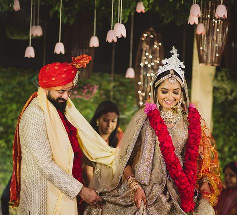 Kolkata Wedding, Soft Wavy Hair, Gujarati Wedding, Sabyasachi Lehenga, Bengali Wedding, Pink Lehenga, Groom Looks, Haldi Ceremony, Looking Dapper