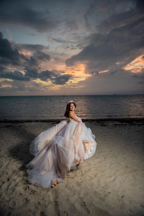 Water Quince Photoshoot, Paris Quince Photoshoot, Quince Beach Pictures, Castle Quince Pictures, Sunset Quince Pictures, 15s Pictures Ideas, Beach Quince Photoshoot, Places To Take Quinceanera Pictures, Quinceanera Beach Photoshoot