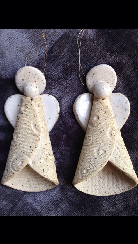 Engel … Clay Angel, Pottery Angels, Clay Christmas Decorations, Ceramic Christmas Decorations, Pottery Ornaments, Ceramic Angels, Christmas Clay, Polymer Clay Christmas, Slab Pottery