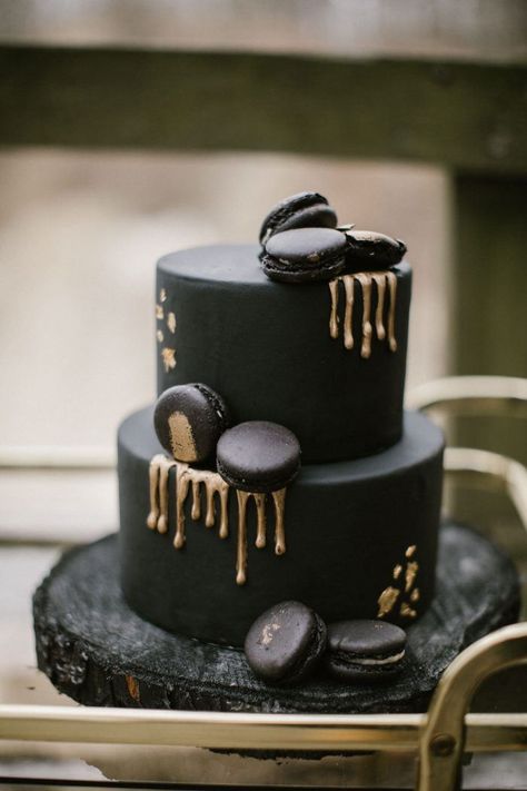 Black Wedding Cake, Wedding Cake Trends, Black And Gold Cake, Halloween Wedding Cakes, Black Cake, Small Wedding Cakes, Black Wedding Cakes, Cake Trends, Gold Wedding Cake