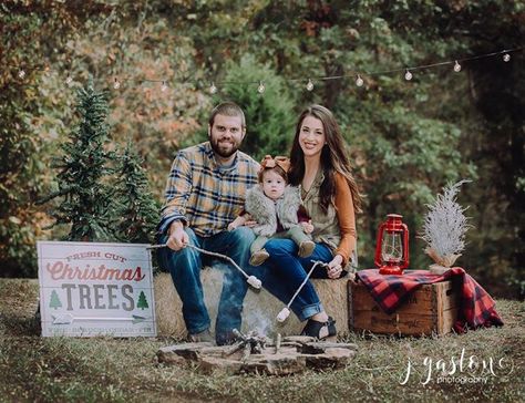 Outdoor Christmas Photos, Bon Fire, Christmas Family Photoshoot, Santa Mini, Fresh Cut Christmas Trees, Photography Mini Sessions, Christmas Portraits, Christmas Shoot, Christmas Mini Sessions