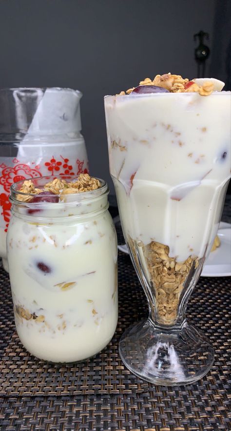 How To Make Parfait, Yoghurt Parfaits, Fruit Parfait Cups, Yoghurt Parfait, Fruit And Yogurt Parfait, Parfait Cups, Berry Parfait, Fruit Parfait, Tasty Recipes Videos