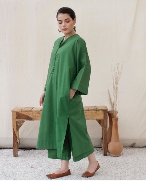 Fashion Designer Aesthetic, Dress Design Pakistani, Style Outfits Summer, Summer Fall Outfits, Plain Dresses, Simple Dress Casual, Stylish Kurtis Design, Designer Aesthetic, Aesthetic Summer Outfits