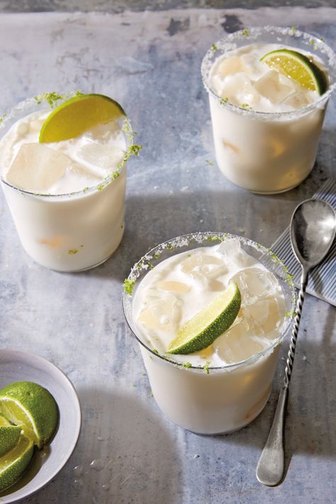 Alcohol Drink Recipes, Margarita Recipes, Lime Margarita Recipe, Coconut Margarita, Lime Margarita, Boozy Drinks, Margarita Recipe, Think Food, Alcohol Recipes