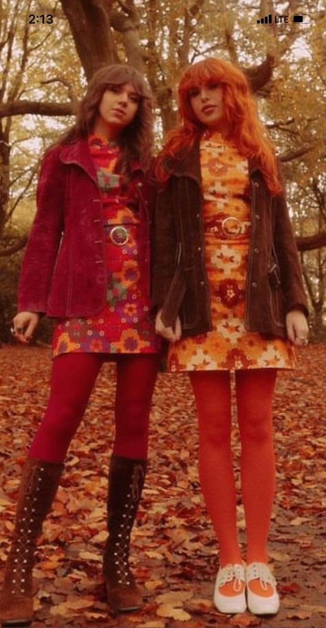 60s Psych Fashion, 1970s Style Icons, 60s Fall Aesthetic, 60s Folk Fashion, Late 70s Outfits, 70s Neck Scarf Outfit, 1970s Fashion Hippie Vintage 70s Street Styles, 70s Pictures Vintage, 70s Fashion Photos