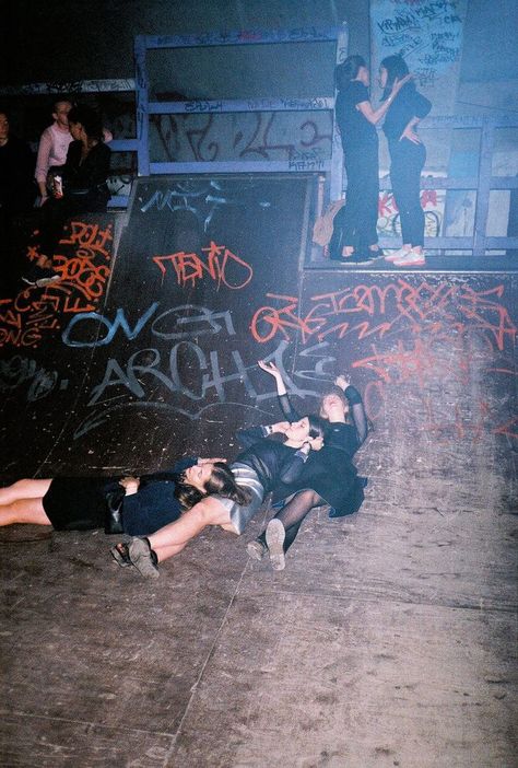 Always a chill day hanging out at a skate park. 🤙 . . . #skaterguy #skatergirl #sk8er #sk8ordie #sk8ing #kickflip #ollie #skatelife #skatespot #skater #skatepark #skateboard #skateboarding #skateboards #skateboarder #skateanddestroy #skateeverydamnday #skateordie #skate #skatephotoaday #sk8 #skating #board #skateboardingisfun #skatevibes #vibes #chill Teenage Skater Aesthetic, Teenage Dirtbag Wallpaper, Bad Vibes Aesthetic, Skater Aesthetic Pictures, Kaitlyn Aesthetic, Bad Teenagers Aesthetic, Teenage Dirtbag Pics, Grungy Aesthetics, Urbancore Aesthetic