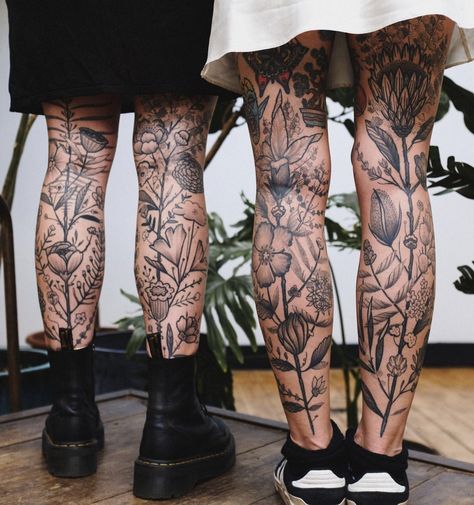 Botanical Tattoo Sleeve, Tattoo Bein Frau, Side Leg Tattoo, Flower Leg Tattoos, Back Of Leg Tattoos, Full Leg Tattoos, Tattoo Filler, Insect Tattoo, Tattoo Aesthetic