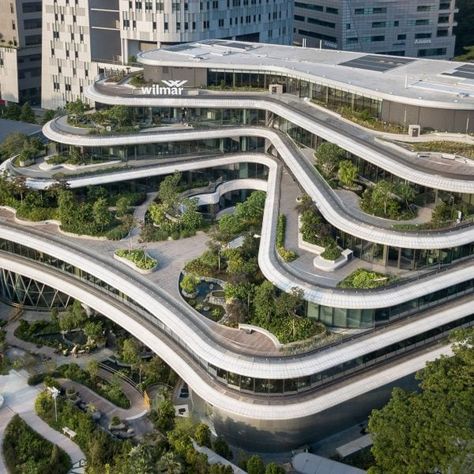 Nusantara Architecture, Staggered Building, Curved Building Facade, Green Office Building, Building Facade Design, Terrace Plan, Terrace Architecture, Green Building Architecture, Curve Building