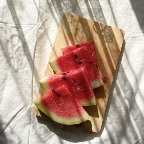 Aesthetic Watermelon, Watermelon Aesthetic, Strawberry Shortcake Characters, Mediterranean Living, Food Summer, Dinner Party Menu, Photo Summer, Fresh Spices, Watermelon Fruit