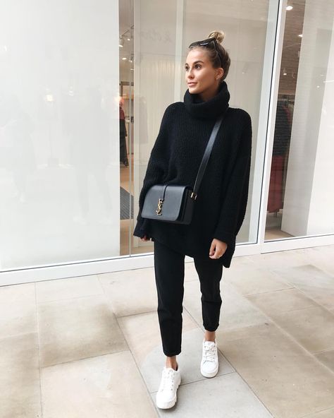 NADIA ANYA ⚡️ on Instagram: “Coffee date with twinny @nicole.walkerx ☕️ (filming the Q&A tomorrow so shoot across any more questions in DM xx)” Minimalisticky Chic, September Fashion, Cooler Style, Gareth Pugh, Double Denim, Looks Black, All Black Outfit, Inspiration Mode, Fashion Mode