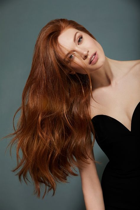 Copper Brown Hair Color, Copper Blonde Hair Color, Copper Brown Hair, Pretty Red Hair, Pretty Redhead, Redhead Models, Ginger Hair Color, Beautiful Red Hair, Redhead Beauty