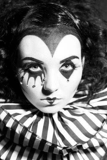 Very cool Jester Makeup, Circus Makeup, Mime Makeup, Pierrot Clown, Circus Aesthetic, Dark Circus, Es Der Clown, Night Circus, Clown Faces