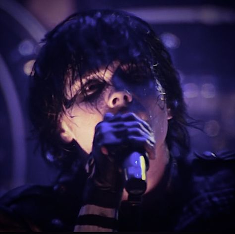 the black parade is dead Gerard Way Aesthetic Icon, Gerard Way Live In Mexico, The Black Parade Gerard Way, Black Parade Gerard Way, The Black Parade Album Cover, The Black Parade Aesthetic, Gerard Way The Black Parade, Black Parade Gerard, Gerard Way Wife