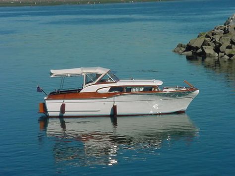 Chris Craft - LadyBen Classic Wooden Boats for Sale Deck Enclosures, Wooden Boats For Sale, Chris Craft Boats, Classic Wooden Boats, Motor Boat, Windshield Cover, Cabin Cruiser, Chris Craft, Boat For Sale