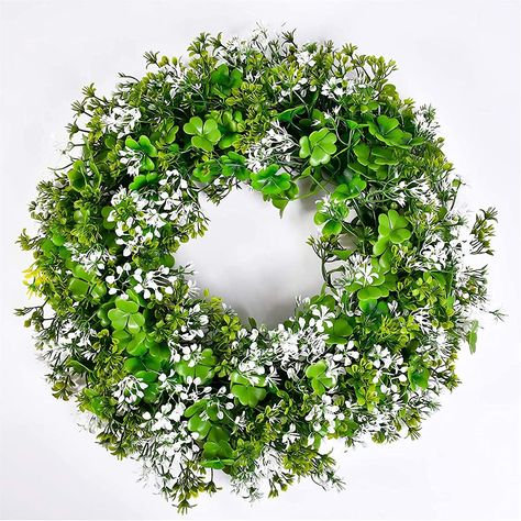 Welcome St Patrick's Day Shamrock Wreath🍀 Boxwood Wreath Decor, Patricks Day Decorations, St Patricks Decorations, Wreaths St Patricks, Summer Party Decorations, Farmhouse Front Porches, Door Kitchen, Porch Wall, Lucky Shamrock