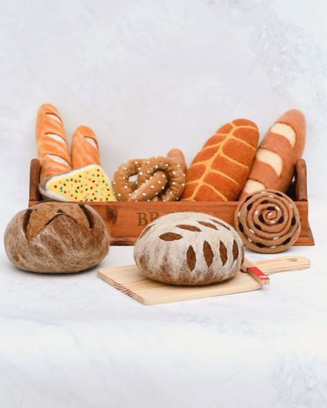 Happy Sunday! Does your little bakery look as amazing as this? From scored sourdough to pretzels and freshly baked baguettes, our felt play food brings the charm of a real bakery into your child’s imaginative world. 🍞🥨🥖 Swipe ➡️ for some of our new bakery goodies and let the creativity rise! #feltplayfood #pretendplay #handmadewithlove #playkitchen #sourdough #sourdoughscoring Felt Bread, Clothing Keepsake, Sourdough Loaf, Belle And Boo, Play Kitchens, Pretend Play Kitchen, Felt Play Food, Pretend Food, Creative Box