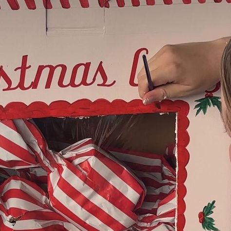 Brooke Styles on Instagram: "One of my favourite part of Christmas DIY advent calendars 🎁🎄🗓️ this year I wanted to make something a little different and created a huge candy christmas countdown and wrapped all the little gifts like Christmas lollies 🍬 full of inside jokes and favourite treats 💖 #christmasdiy #christmascountdown #adventcalendar #diyadventcalendar" Candy Advent Calendar, Christmas Countdown Diy, Diy Christmas Candy, Countdown Gifts, Christmas Advent Calendar Diy, Christmas Secret Santa, Advent Calenders, Diy Advent Calendar, Candy Christmas