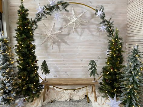 Diy Winter Wonderland Backdrop, Christmas Church Photo Booth, Christmas Lobby Decor, Christmas Photo Booth Ideas, Christmas Photo Op, Photo Booth Ideas, Church Christmas Decorations, Christmas Tree Forest, Christmas Party Photo