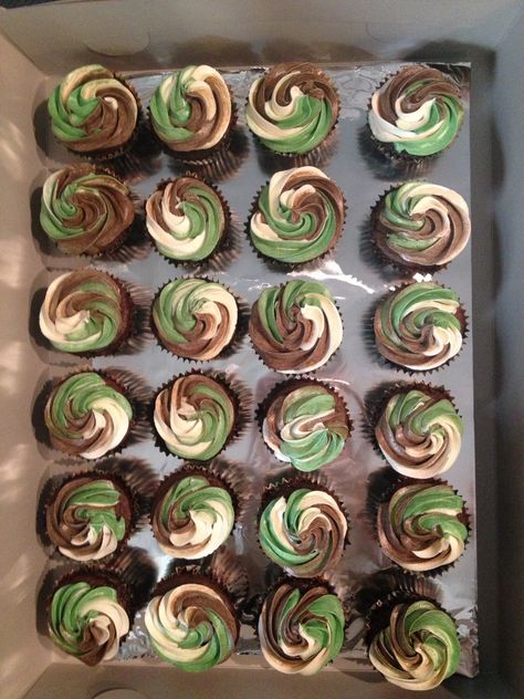 Camo cupcakes Army Birthday Cupcakes, Camo Themed Birthday Party, Camo Cupcakes For Boys, Hunting Themed Cupcakes, Camo Graduation Party Ideas, Hunting Cupcakes For Boys, Duck Hunting Smash Cake, Army Cupcakes Ideas, Duck Hunting Cupcakes