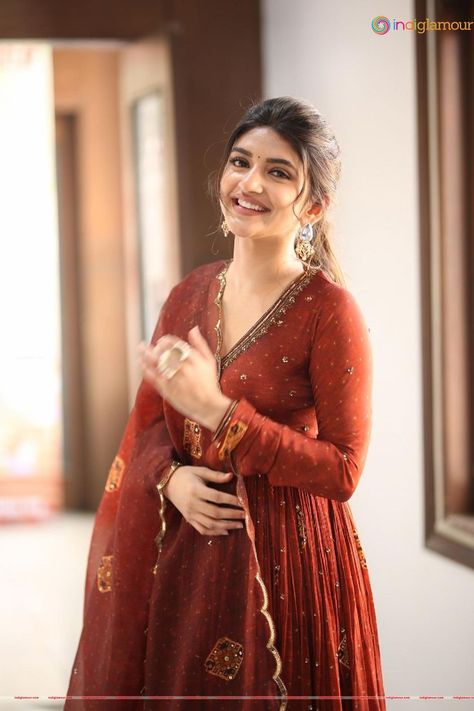 Churidar For Wedding Function, Churidar Designs Latest, Keerti Shetty, Sreeleela Actress, Sreeleela Photos, Suit Video, Latest Dress Designs, Dress Designs For Stitching, Indian Dress Up