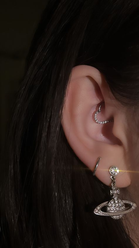 Heart Daith Piercing, Vivienne Westwood Aesthetic, Westwood Aesthetic, Heart Daith, Ear Peircings, Aesthetic Old Money, Vivienne Westwood Earrings, Aesthetic Old, Daith Piercing Jewelry