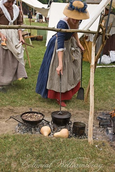 Outdoor Event Ideas, Williamsburg Colonial, Colonial Williamsburg Va, Colonial Life, Colonial Dress, 18th Century Women, 18th Century Dress, 18th Century Costume, Colonial Times