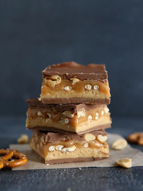 Take 5 Bars, Pretzel Candy, Homemade Candy Bars, Candy Bar Recipe, Peanut Butter Caramel, Butter Caramel, Candy Recipes Homemade, Peanut Butter Desserts, Caramel Candy