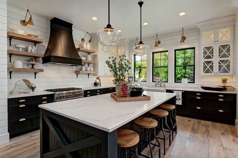 35+ Amazingly creative and stylish farmhouse kitchen ideas Idea Dapur, Dapur Moden, Reka Bentuk Dapur, Black And White Cabinets, Dapur Rustic, Farmhouse Kitchen Cabinets, Farmhouse Kitchen Design, Modern Farmhouse Design, Farmhouse Style Kitchen