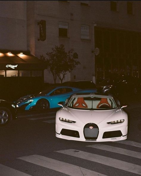 Bugatti Super Sport, Car Pfp, Bugatti Chiron Super Sport, Super Car Bugatti, Photo Tiktok, New Car Wallpaper, Hype Wallpaper, Mclaren Cars, Lux Cars