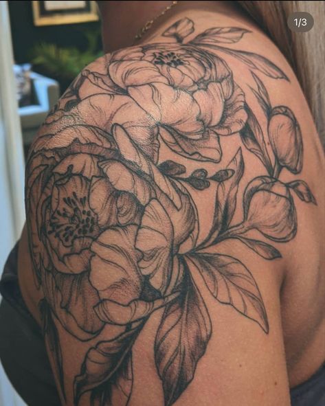 Shoukder tattoo floral Half Sleeve Tattoo Upper Arm, Feminine Shoulder Tattoos, Shoulder Cap Tattoo, Shoulder Sleeve Tattoos, Quarter Sleeve Tattoos, Floral Tattoo Shoulder, Feminine Tattoo Sleeves, Female Sleeve, Tattoos For Women Half Sleeve