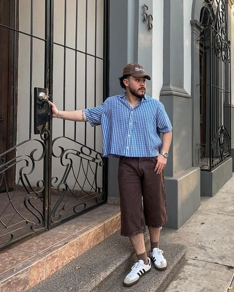 Brown Cap Outfit, Sambas Streetwear, Cropped Shirt Outfit, Cap Outfit, Outfit Streetwear, Baggy Shorts, Sending Love, Dad Cap, Cropped Shirt