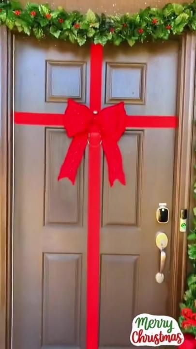 BestOfChristmas on TikTok Diy Christmas Front Door, Christmas Decorations Diy, Holiday Wreaths Diy, Chanukah Decor, Winter Decorations Diy, Simple Christmas Decor, Diy Christmas Decorations, Christmas Decorations Diy Outdoor, Diy Holiday Decor