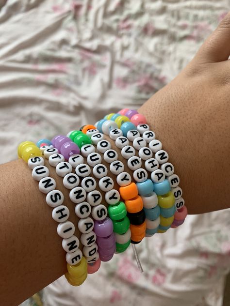 Bracelet Ideas Big Beads, Diy Preppy, Vsco Bracelets, Bracelet Business, Crafting Corner, Preppy Bracelets, Kandi Kid, Kandi Ideas, Bracelet Craft