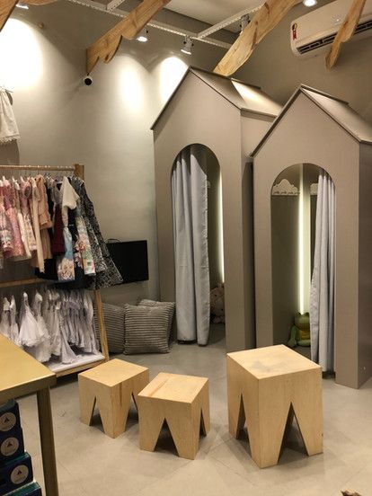 GIROTA´S Small Retail Store Design, Boutique Clothing Store Design, Baby Store Display, Kids Clothing Store Design, Store Shelves Design, Clothing Store Displays, Retail Store Interior Design, Clothing Store Interior, Clothing Store Design