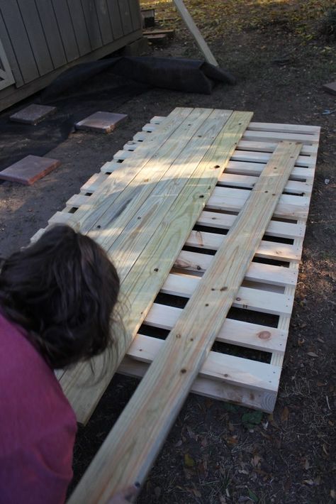 Diy Deck, Pallet Patio Decks, Building A Floating Deck, Build A Deck, Pallets For Sale, Floating Deck, Pallet Patio, Deck Projects, Backyard Makeover