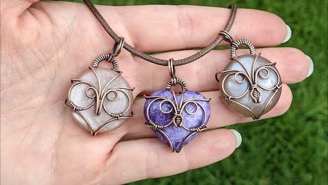 Adorable Gemstone and Wire Work Owl Pendant Tutorial - The Beading Gem's Journal Wire Wrapped Owl, Wire Wrapping Tutorial Free, Wire Wrapped Pendant Tutorial, Wrapping Tutorial, Wire Wrapping Techniques, Wire Wrapped Stone Jewelry, Wire Wrapping Tutorial, Wire Wrap Jewelry Designs, Wire Wrapping Diy