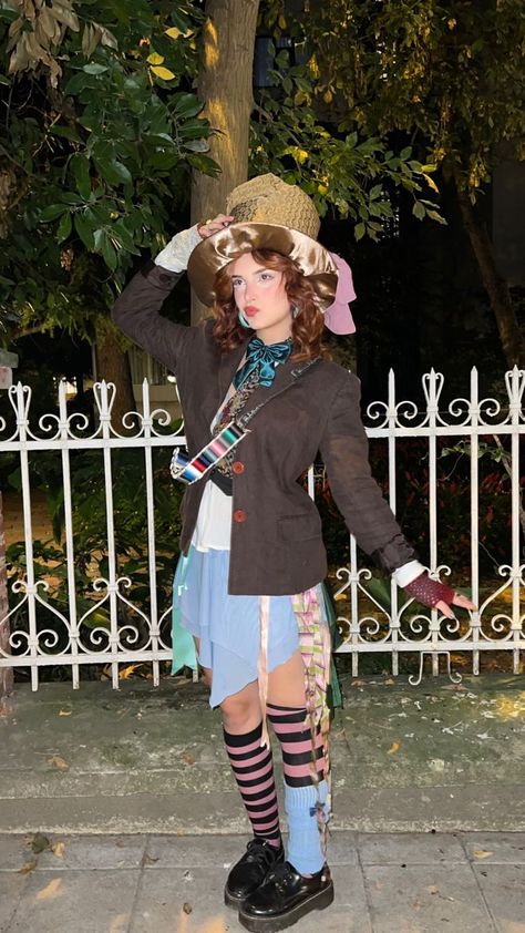 Alice And Wonderland Mad Hatter, Mad Hatter Ideas Costumes, Tim Burton Mad Hatter Costume, Mad Hatter Theme Party Outfit, Mad Hatter Girl Costume Diy, Mad Hatter And Rabbit Costume, Mad Hatter Halloween Costume Diy, Madhatters Costume Women, Madhatters Costume