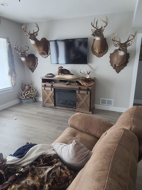 Deer Mounted In Living Room, Mens Hunting Room, Farmhouse Decor With Deer Mount, Hunters Living Room Ideas, Decor With Deer Mounts, Deer Wall Mount Ideas, Deer Mount Ideas Decor Living Rooms, Deer Home Decor, Hunting Living Room Ideas