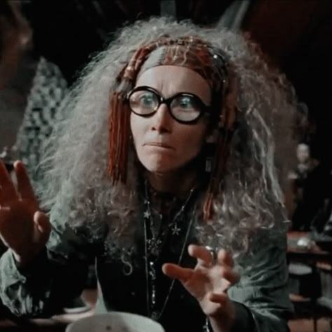 Trelawney Harry Potter, Professor Trelawney Aesthetic, Sybill Trelawney Aesthetic, Trelawney Aesthetic, Harry Potter Journaling, Sybil Trelawney, Professor Trelawney, Sybill Trelawney, Reading Drawing